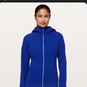 Lululemon Scuba Hoodie *Light Cotton Fleece
Color- Jet Stream Size- 8